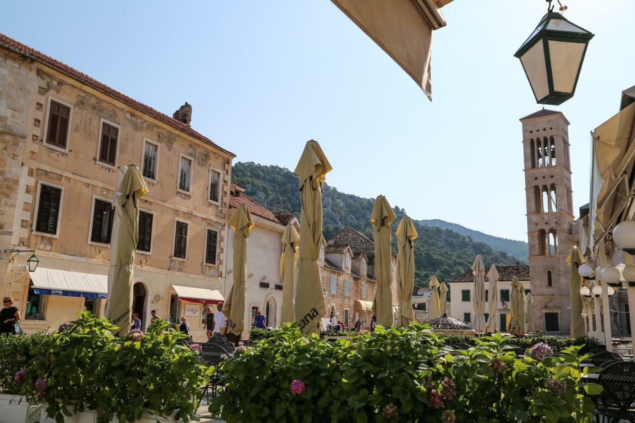 Kolbe Hvar Piazza